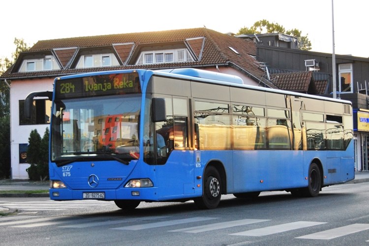 Izmješteno autobusno stajalište „Pirinova“